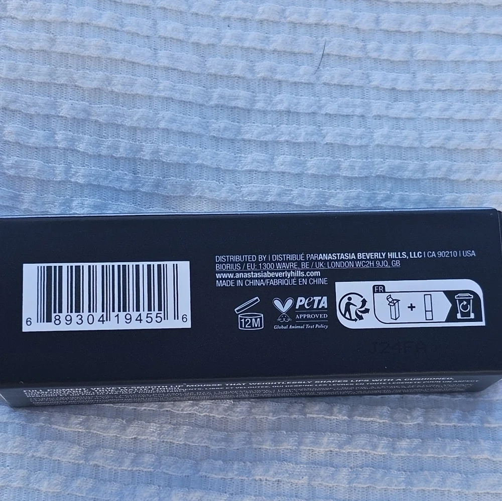 Anastasia Beverly Hills Lip Velvet Lipstick Mouse Matte shade parchment